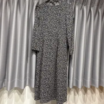 네이비 꽃무늬 긴팔 원피스