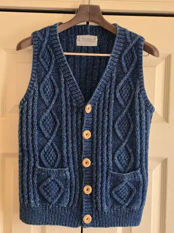 인버아란 케이블 짜임 니트 베스트 네이비