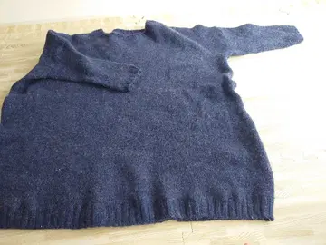 45R 울 소재 다크 블루 긴팔 스웨터