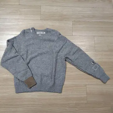 유니클로 x ANYA HINDMARCH 프리미엄 라무 크루넥 스웨터 L