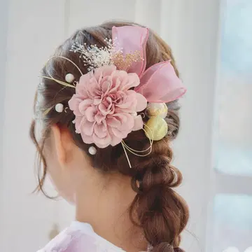 핑크색 꽃과 리본 머리 장식