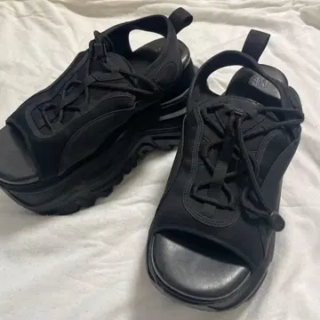 SLY 블랙 통굽 스포츠 샌들