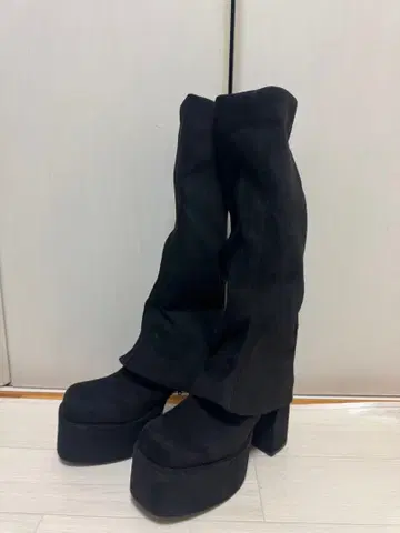 EMODA 플레어 커버 핏 부츠