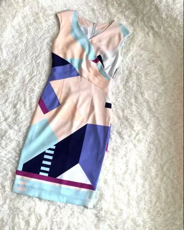 핑키 다이앤 슬리브리스 무릎 기장 원피스 기하학 패턴 36