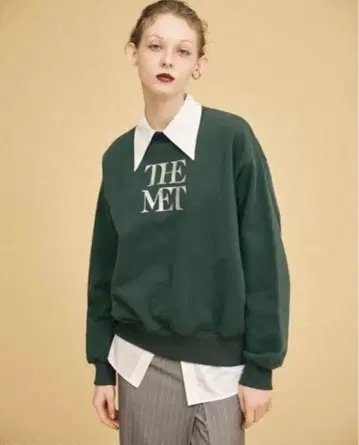 택 포함 새상품 릴리 브라운 로고 루즈 맨투맨 the met