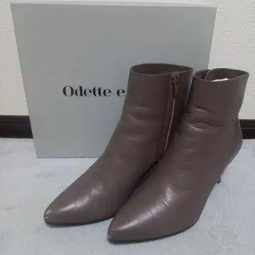 오데트 에 오딜 브라운 스틸레토 부티