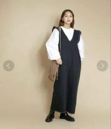 KBF 블랙 슬리브리스 어깨 프릴 원피스