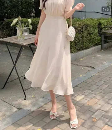 베이지 플레어 스커트 반팔