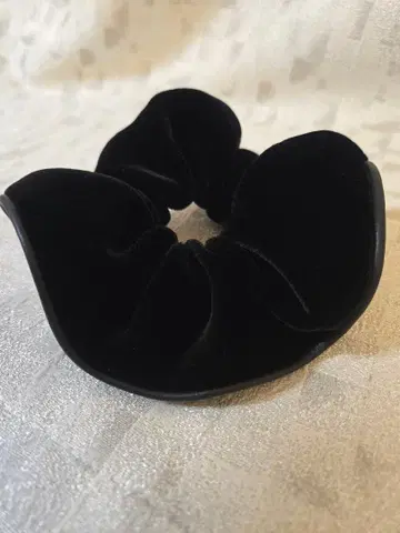 블랙 벨벳 스크런치