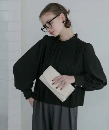 BONLECILL noir 프릴 넥 볼륨 슬리브 플리츠 블라우스