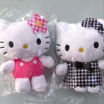 [ 새상품 ] 훼미리마트 한정판 키티!! 하운드투스 체크 패턴 2세트