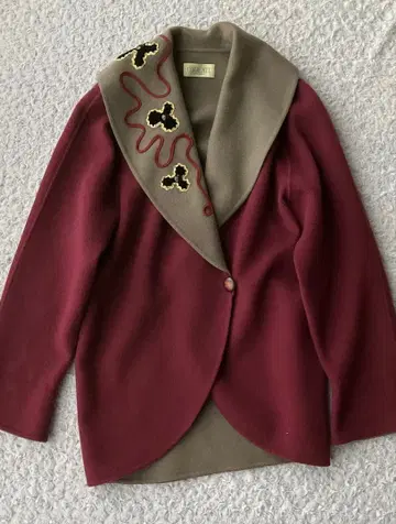 레어 램스울 코트 꽃 비쥬 와인 레드