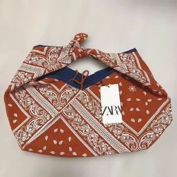 ZARA 페이즐리 무늬 캔버스 핸드백