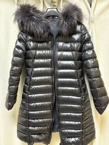 TATRAS 블랙 퍼 트리밍 롱 다운 자켓 LTA 20A4706