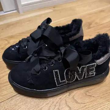 퍼 달린 블랙스니커즈 nouvelle vague relax