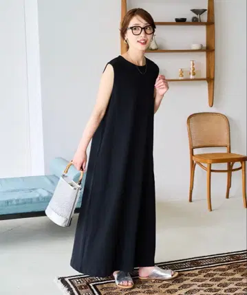 [택 포함 새상품] 프릭스스토어 슬리브리스 A라인 실루엣 원피스