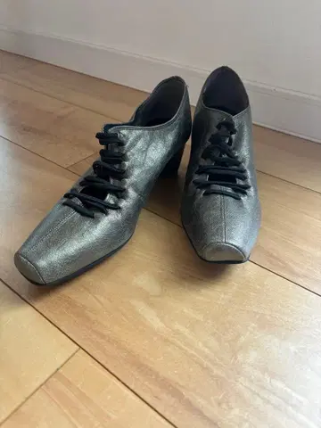 미사용 새상품 우사기야 펌프스 23.5cm