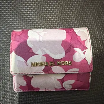 새상품급 MICHAEL KORS 2단 접이식 지갑 꽃무늬 핑크