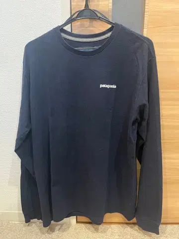 patagonia 네이비 긴팔 T셔츠 S 사이즈