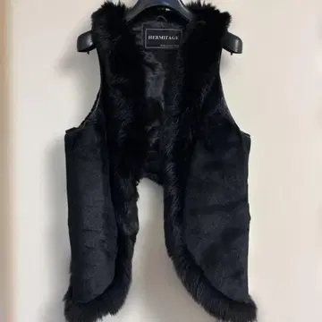 HERMITAGE 블랙 퍼 베스트