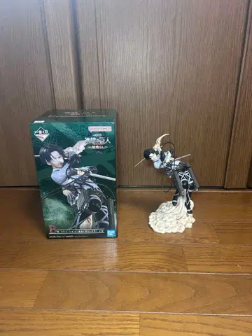 진격의 거인 리바이 피규어