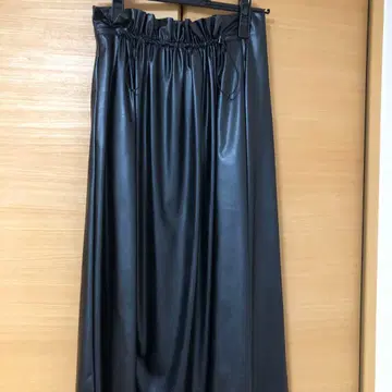 Ballsey 투모로우랜드 가죽 스커트