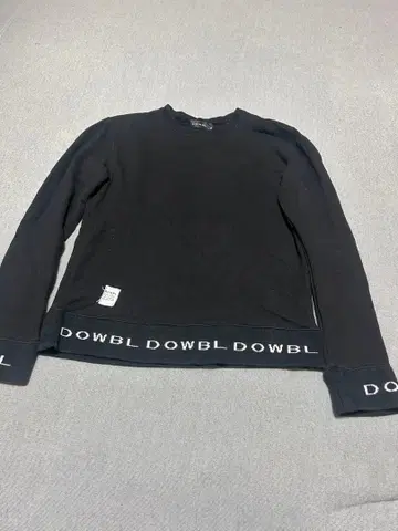 DOWBL 블랙 맨투맨