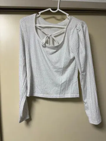 화이트 도트 무늬 긴팔 셔츠