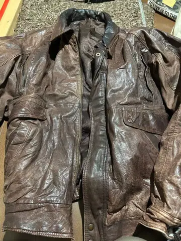 브라운 가죽 자켓