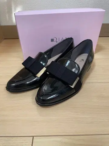 DIANA 블랙 리본 포함 로퍼