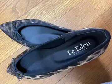 Le Talon 레오파드 무늬 플랫슈즈 24.5cm