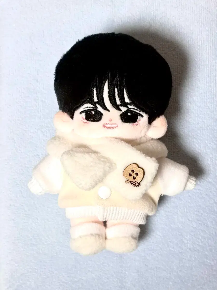 Dungdung Base One Han Yujin Doll