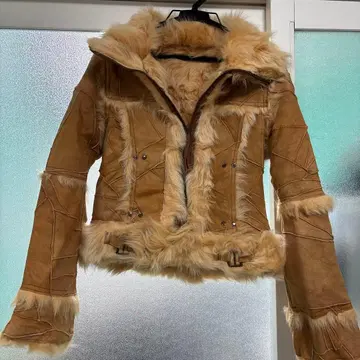 가죽과 퍼 후드 부착 자켓