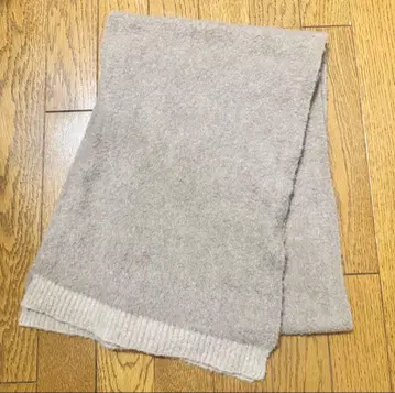 tandey 휴일과 시 머플러 베이지