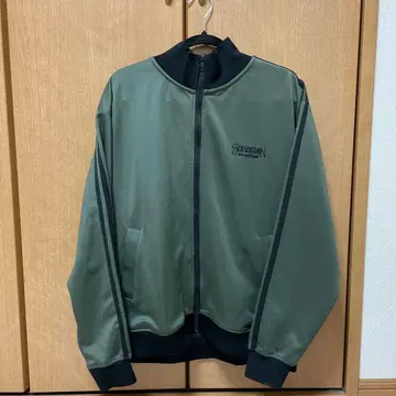 올리브 그린 집업 자켓
