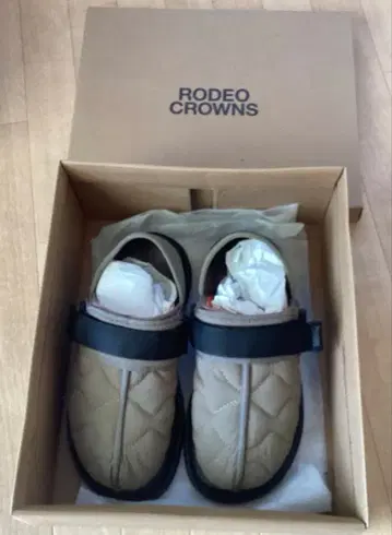 RODEO CROWNS 퀼팅 사보 샌들