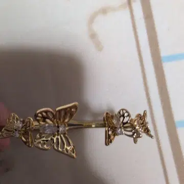 케이트 스페이드 나비 모티브 뱅글 골드 컬러