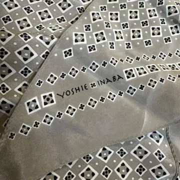 YOSHIE INABA 기하학 패턴 스카프 그레이