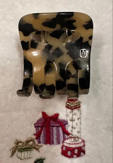 ALEXANDRE 레오파드 무늬 헤어 클립