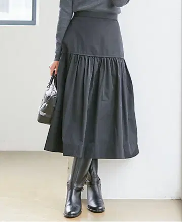 미사용 새상품 23구 메모리 타프타 티어드 스커트 블랙/사이즈 38