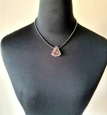 빈티지 삼각형 비즈 목걸이