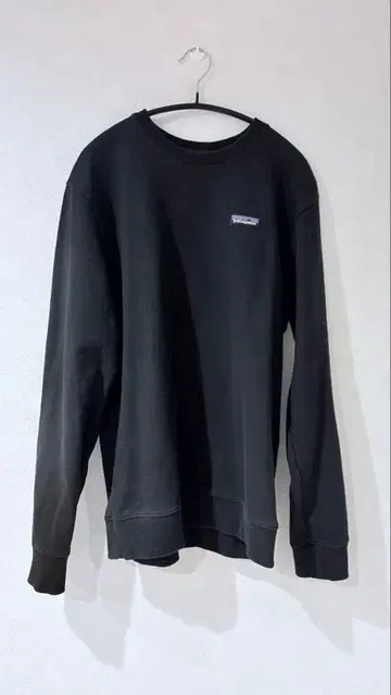 patagonia 블랙 크루넥 트레이닝복