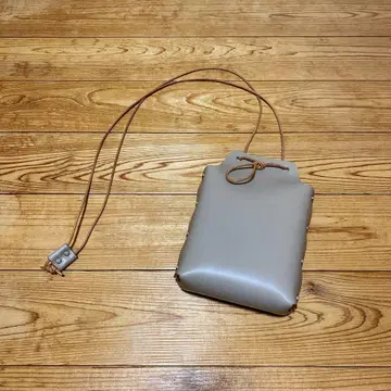 핸더 스킴 넥 파우치 L