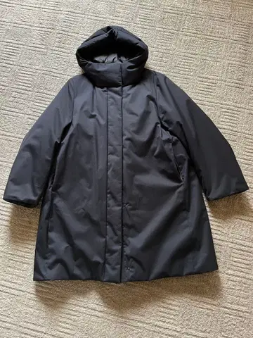 유니클로 심리스 하이브리드 다운 코트