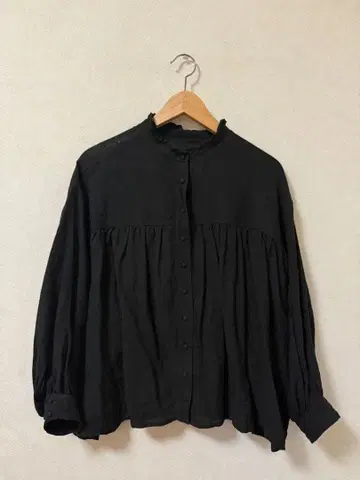 늑대와 올빼미 긴팔 블라우스 블랙 린넨