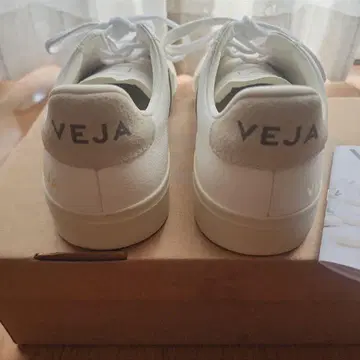 VEJA 화이트 스니커즈