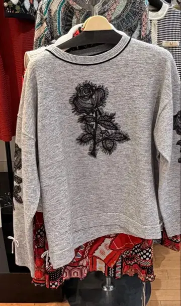 슈퍼 뷰티, 장미 자수 그레이 긴팔 스웨터 42