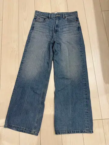 Mila Owen 루즈핏 센터 프레스 와이드 배기 팬츠 사이즈 1