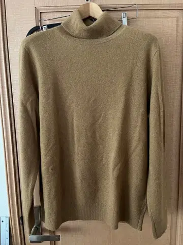 유니클로 캐시미어 100% 브라운 터틀넥 스웨터