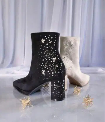 새상품급 RANDA 홀리데이 컬렉션 비쥬 x 자수 숏부츠 M